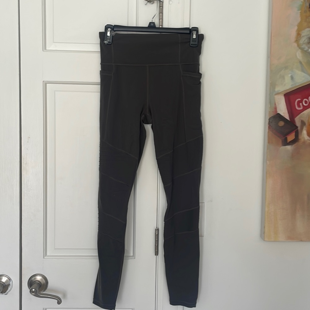 Athleta inclination moto tight. Size small. Gray EUC